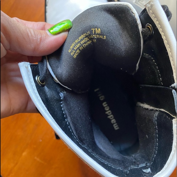 ♥️ MADDEN GIRL by STEVE MADDEN WHITE BOOTS ♥️ - Picture 6 of 9